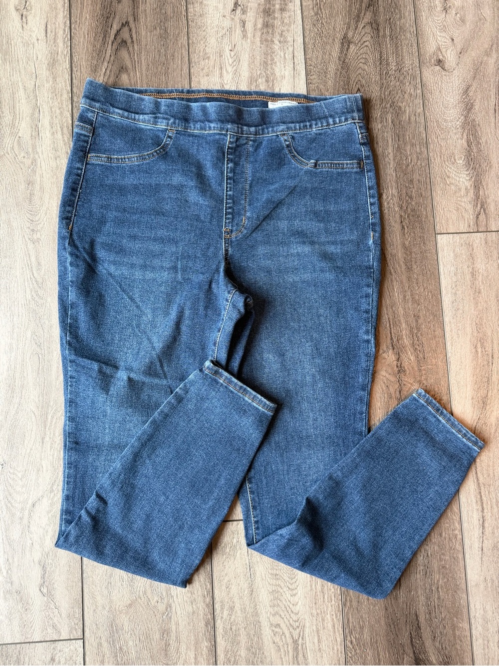Wonderly- Pull-On Super Skinny Jeans in Classic Blue (12)